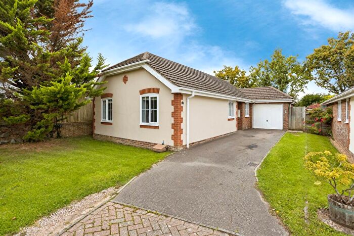 3 Bedroom Detached Bungalow For Sale In Treadcroft Drive, Horsham, RH12