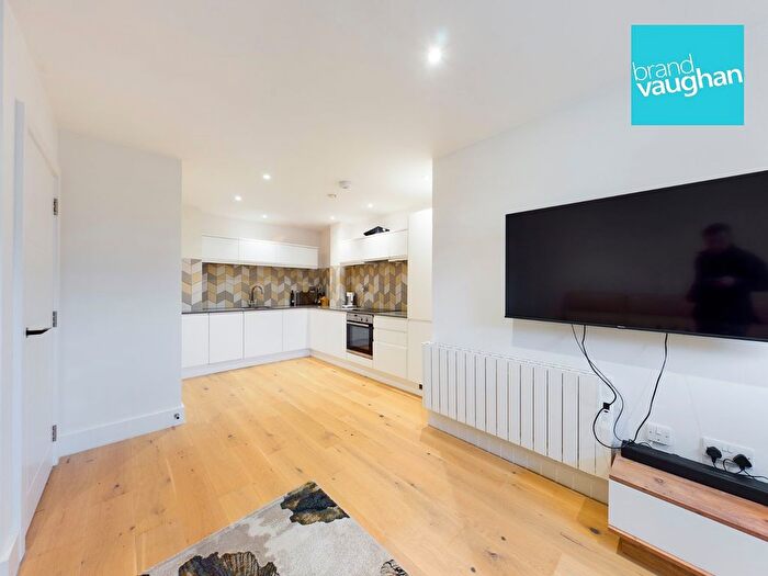 1 Bedroom Flat To Rent In Russell House, Russell Mews, Brighton, East Sussex, BN1