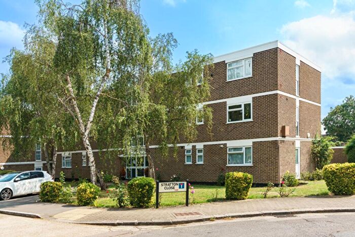2 Bedroom Flat For Sale In Stratton Close, Edgware, HA8