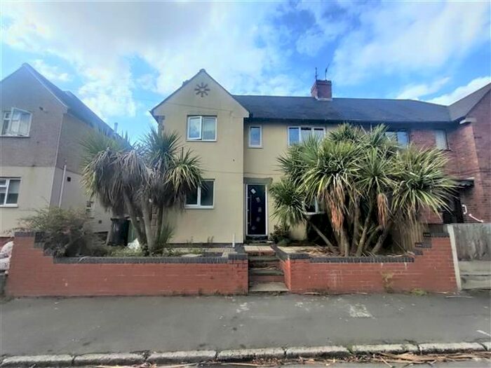 3 Bedroom Property To Rent In Leys Crescent, Brierley Hill, DY5