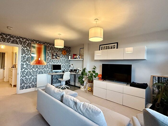 2 Bedroom Flat To Rent In Sheet Street, Windsor, SL4