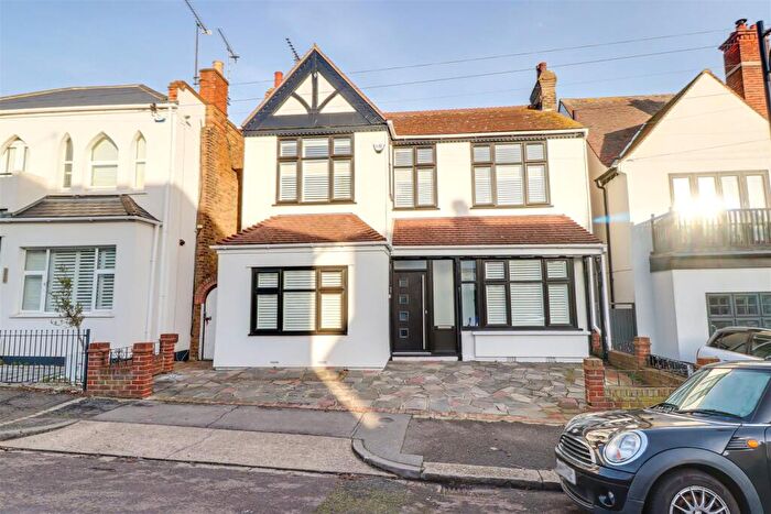 5 Bedroom Detached House For Sale In * Sea Views * Cliff Road, Leigh-on-Sea, SS9