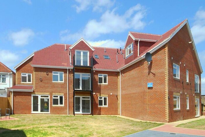 2 Bedroom Flat To Rent In Walton Avenue, Harrow, HA2