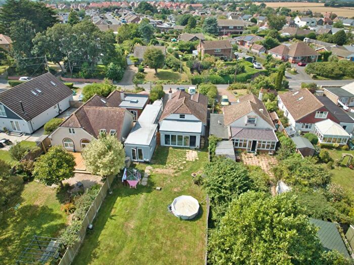 4 Bedroom Bungalow For Sale In Bewsbury Cross Lane, Whitfield, CT16