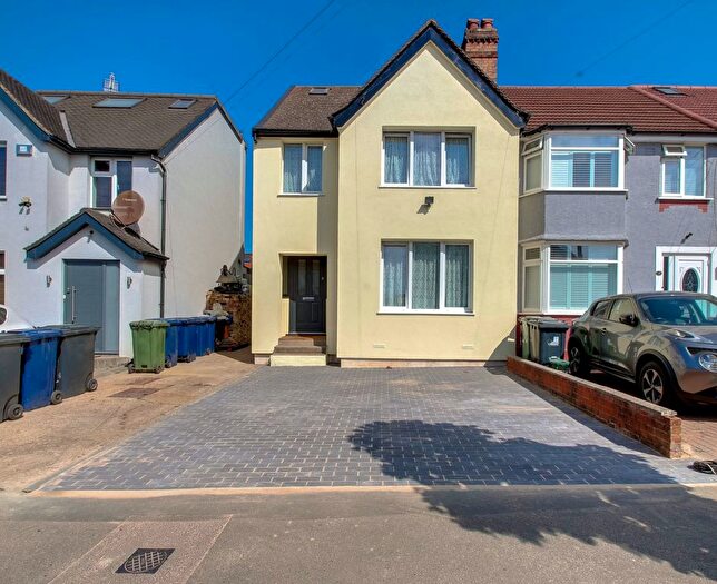 4 Bedroom End Of Terrace House For Sale In Drew Gardens, Greenford, UB6