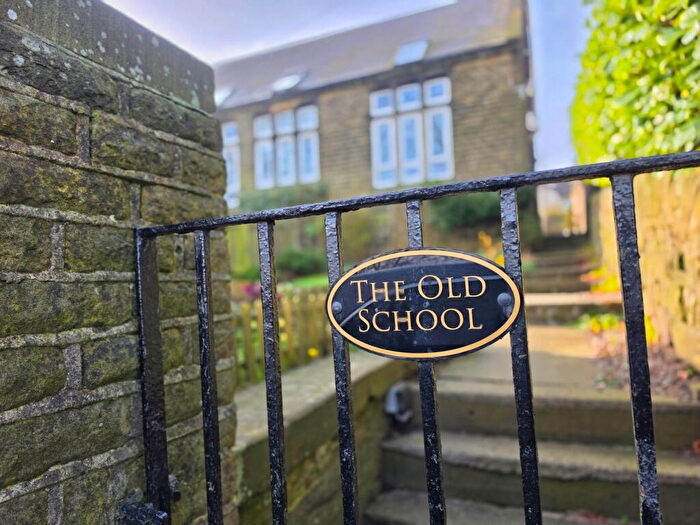 2 Bedroom End Of Terrace House For Sale In Green Moor Road, Wortley, Sheffield, S35