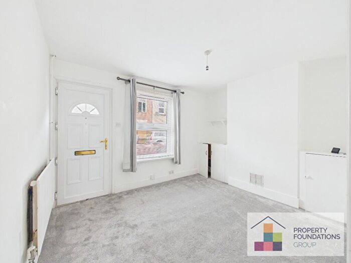 2 Bedroom Terraced House To Rent In Little Street, Reading, Berkshire, RG1