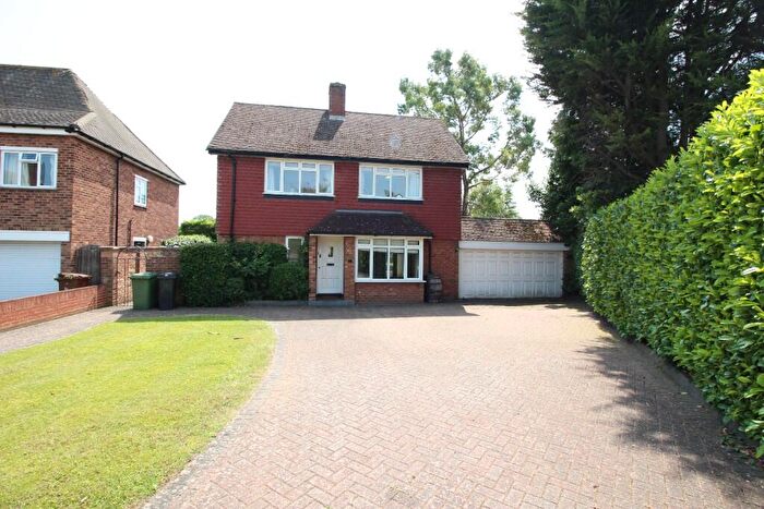 4 Bedroom Detached House For Sale In Worcester Gardens, Worcester Park, KT4