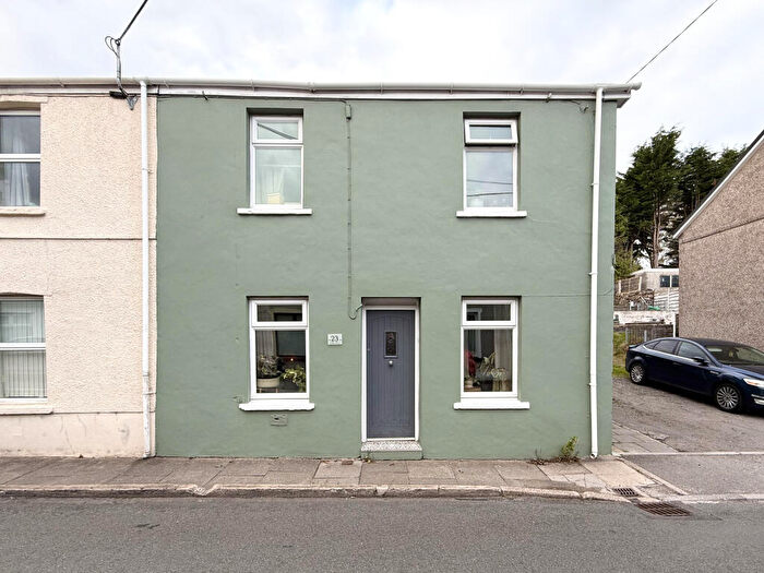 3 Bedroom End Of Terrace House For Sale In Bwllfa Road, Cwmdare, Aberdare, CF44