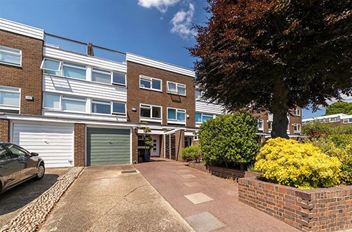 4 Bedroom Town House For Sale In Whiteledges, Ealing, W13