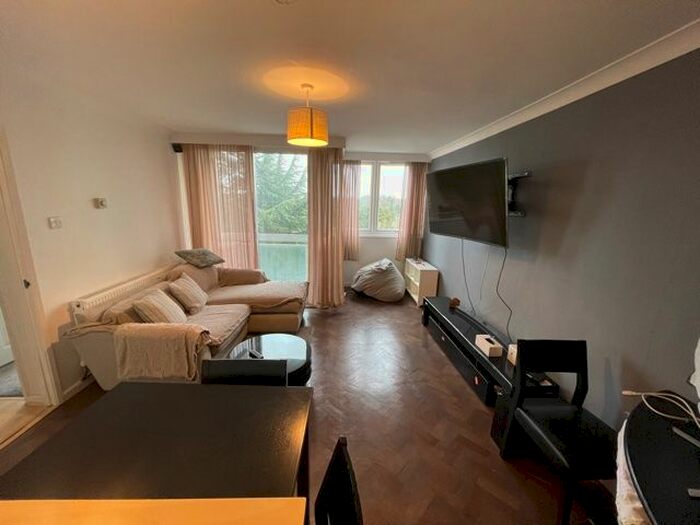 2 Bedroom Flat To Rent In Kenilworth Court, Coventry CV3