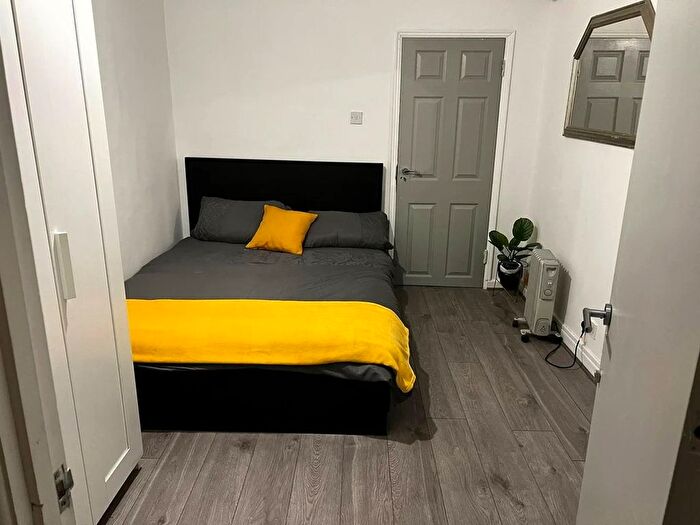 1 Bedroom Flat To Rent In Dawes Avenue, St Margarets, Twickenham, TW7