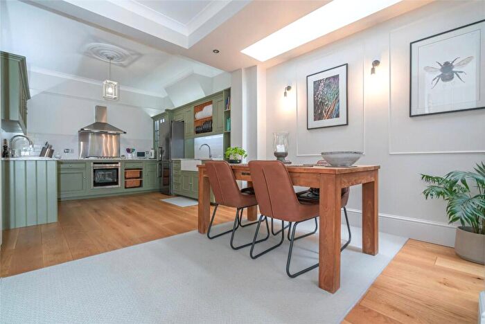 4 Bedroom Terraced House For Sale In Park Hall Road, London, N2