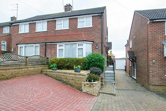 3 Bedroom Semi-Detached House For Sale In Vicarage Hill, Flitwick, MK45