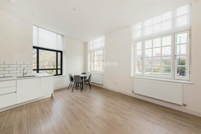 2 Bedroom Flat To Rent In Cambridge House, Wood Green, N22