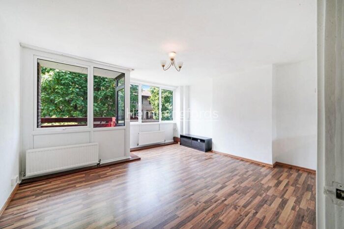3 Bedroom Maisonette To Rent In Purcell Street, Islington, N1