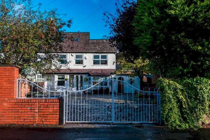 4 Bedroom Semi-Detached House For Sale In Mill Lane, Appley Bridge, Wigan, WN6