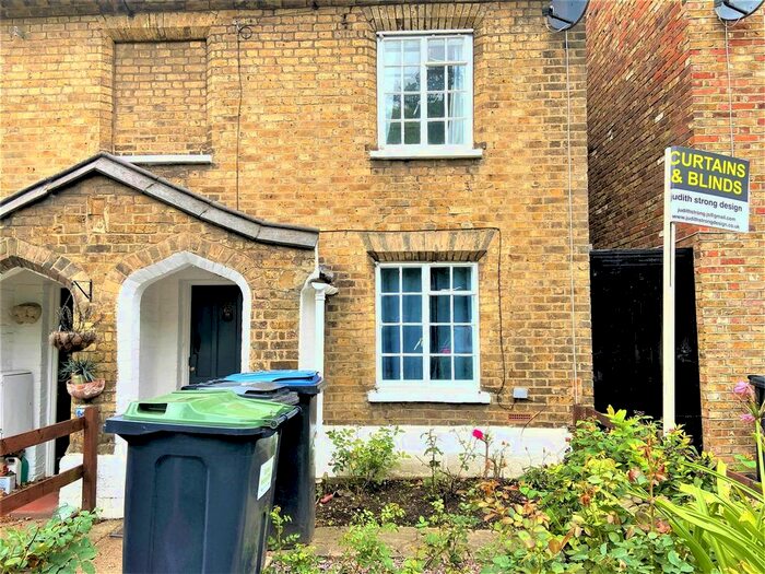 2 Bedroom Flat To Rent In Cockfosters Road, Cockfosters, Barnet EN4