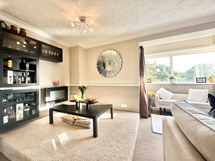 2 Bedroom Apartment To Rent In Frescade Crescent, Basingstoke, RG21