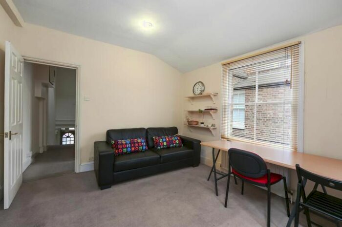 2 Bedroom Flat To Rent In Adelaide Grove, Shepherds Bush, London, W12