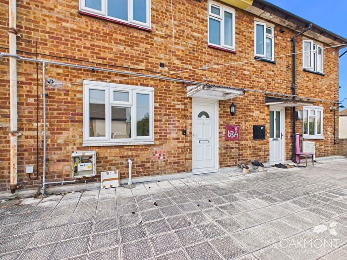 3 Bedroom Flat To Rent In Masefield Crescent, Romford, RM3