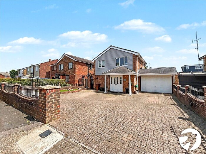 4 Bedroom Detached House For Sale In Ashmead Close, Lordswood, Kent, ME5