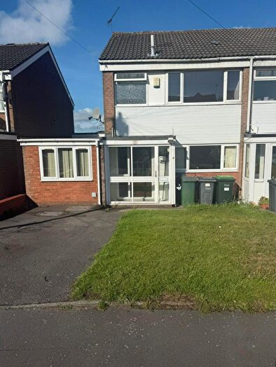 4 Bedroom Semi-Detached House For Sale In Hawkins Street, West Bromwich, West Midlands, B70