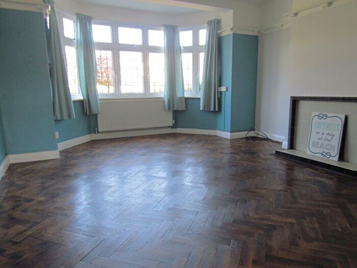 3 Bedroom Flat To Rent In Eton Road, Frinton-On-Sea, CO13