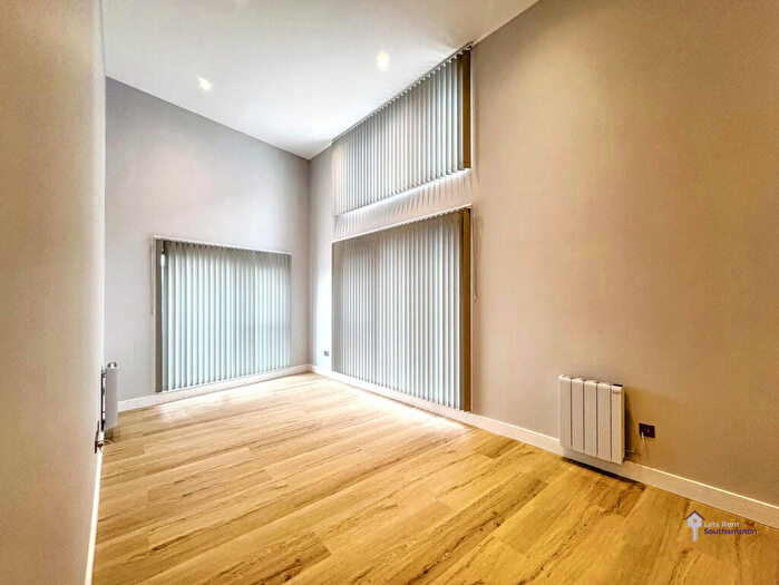 2 Bedroom Flat To Rent In Waterloo House, PO7