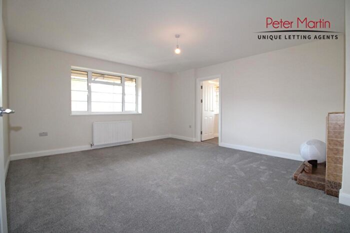 2 Bedroom Apartment To Rent In Pembroke Hall, Mulberry Close, Hendon, NW4