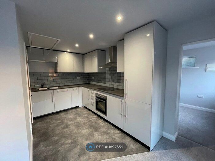 1 Bedroom Flat To Rent In London Road, Chalfont St. Giles, HP8