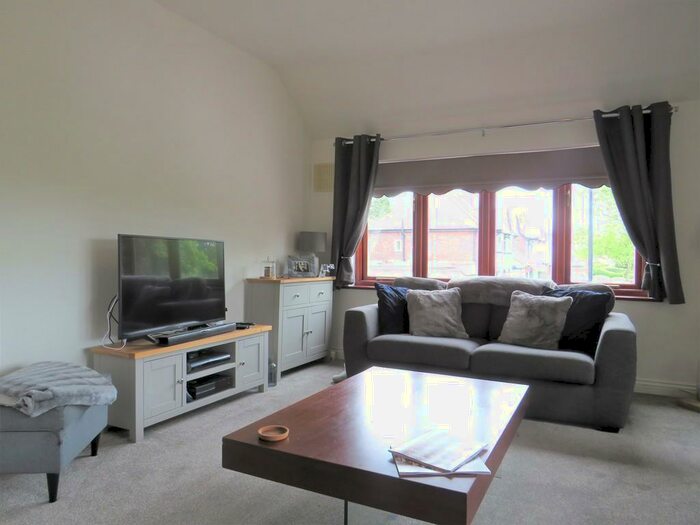 2 Bedroom Maisonette To Rent In Clarence Road, Four Oaks, B74