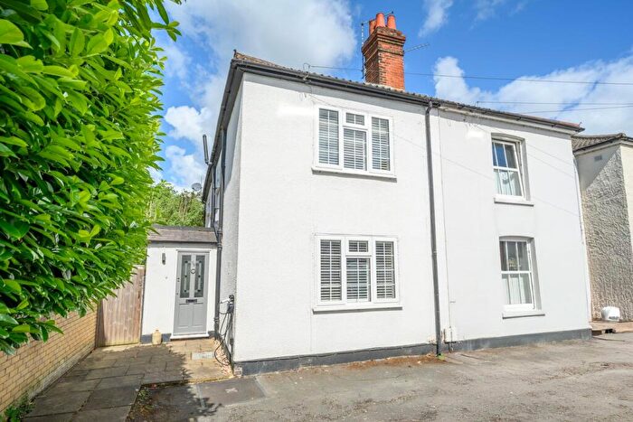 3 Bedroom End Of Terrace House To Rent In Glencoe Road, Weybridge, KT13