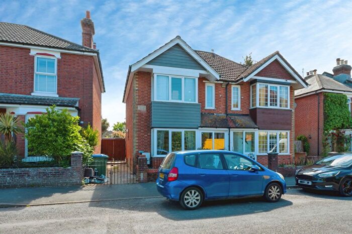 3 Bedroom Semi-Detached House For Sale In Richville Road, Southampton, SO16