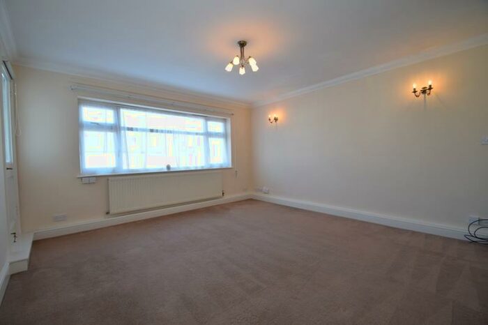 2 Bedroom Flat To Rent In High Street, Northwood, HA6