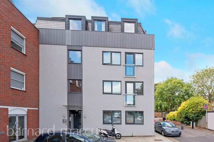 1 Bedroom Apartment To Rent In Park Terrace, Worcester Park, KT4