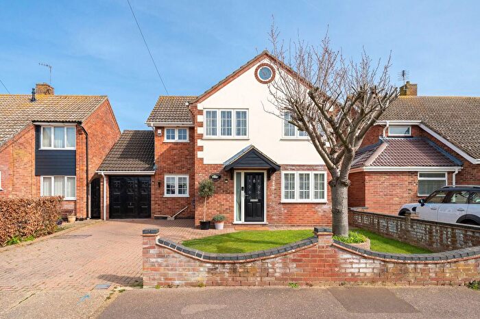 4 Bedroom Detached House For Sale In Plovers Way, Oulton Broad South, NR33