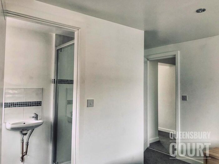 4 Bedroom Flat To Rent In Queensbury Court, Brighouse Road, Queensbury, BD13