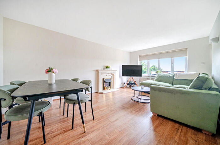 2 Bedroom Apartment For Sale In Andace Park Gardens, Widmore Road, Bromley, BR1