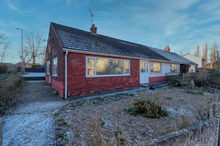 4 Bedroom Semi-Detached Bungalow To Rent In Hampton Road, Scunthorpe, DN16