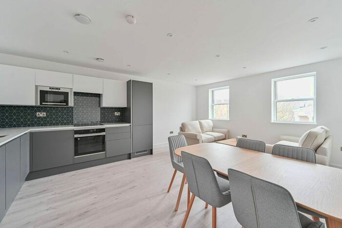 2 Bedroom Flat To Rent In Clapham Road, Brixton, SW9