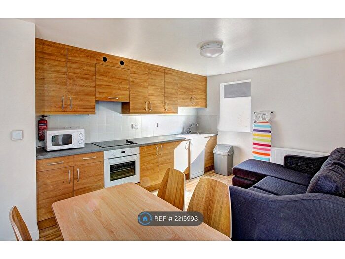 4 Bedroom Flat To Rent In Sparkford Close, Winchester, SO22
