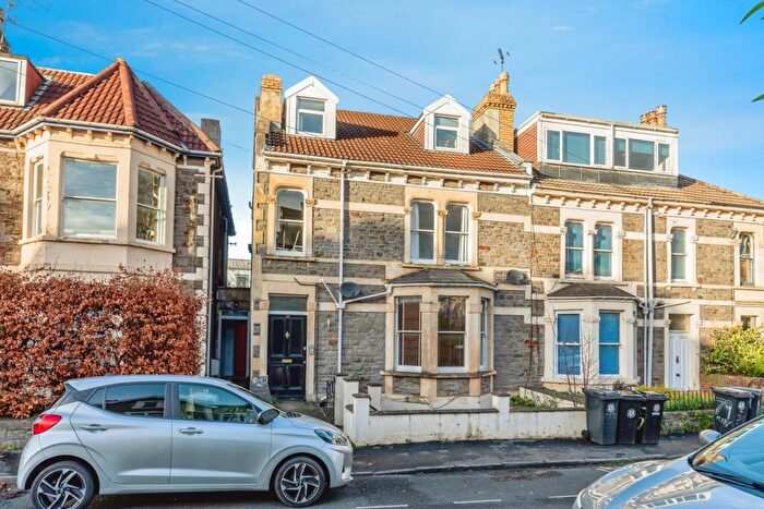 2 Bedroom Flat For Sale In Waverley Road, Bristol, BS6