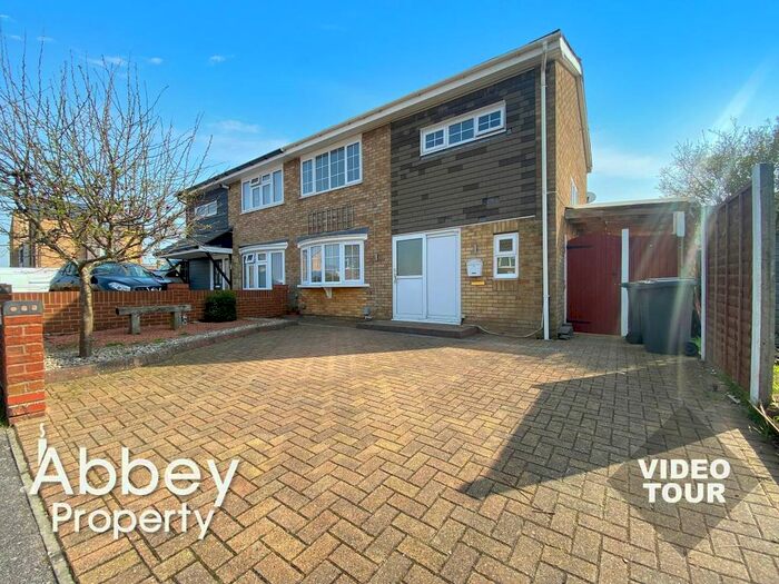 3 Bedroom Semi-Detached House To Rent In Gelding Close, Luton, LU4