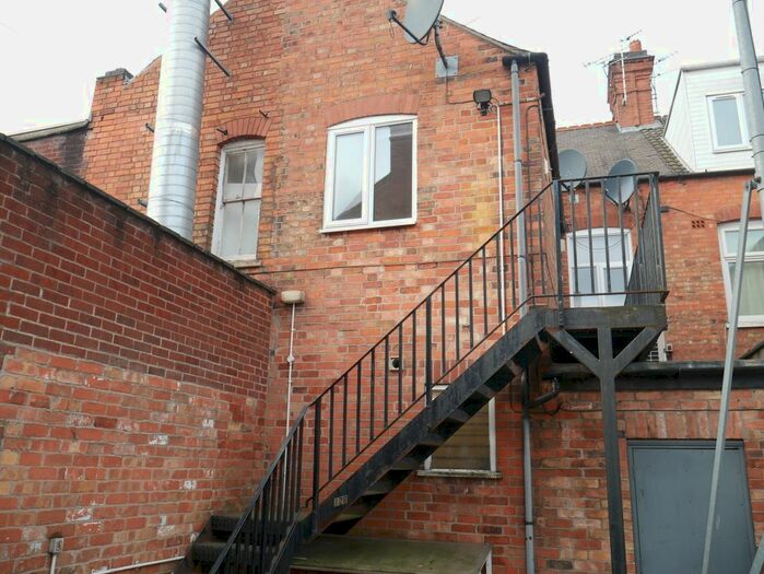 2 Bedroom Maisonette To Rent In Narborough Road, Leicester, LE3