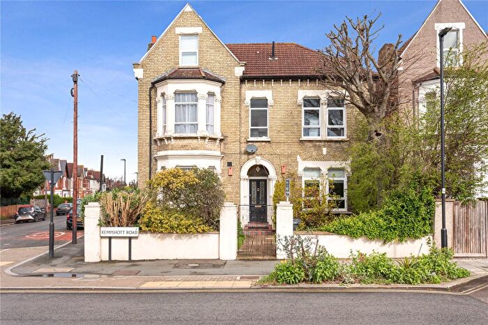 2 Bedroom Flat For Sale In Kempshott Road, London, SW16