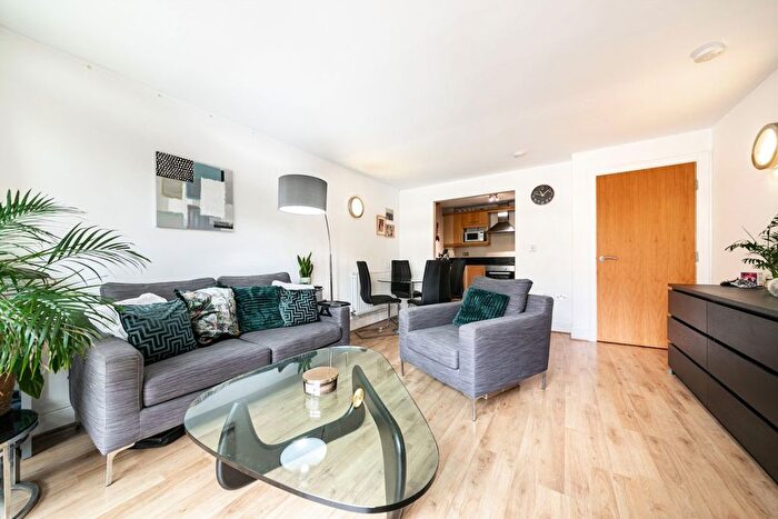 2 Bedroom Flat To Rent In Cassilis Road, Canary Wharf, E14