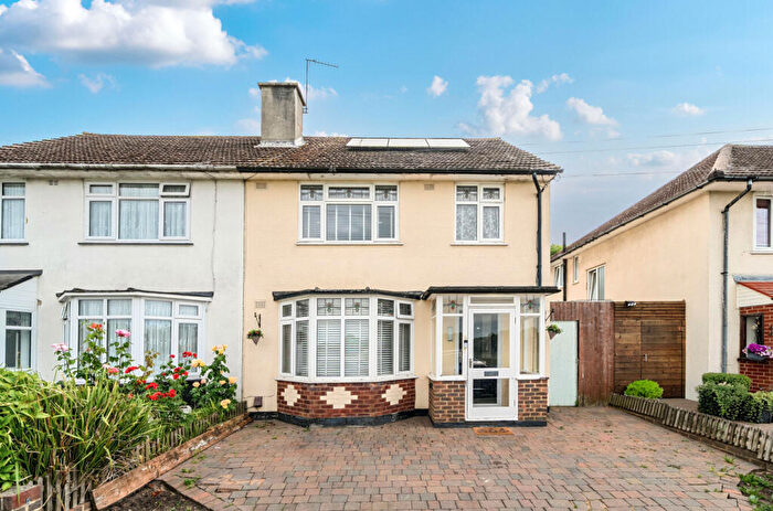 3 Bedroom Semi-Detached House For Sale In Wynford Way, London, SE9
