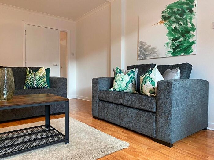 2 Bedroom Flat To Rent In Stewartville Street, G11