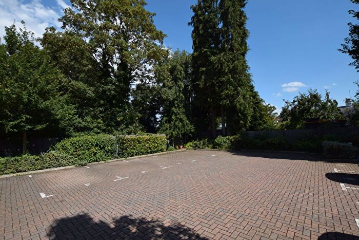 1 Bedroom Flat For Sale In Clover Leaf Court, Ackender Road, Alton, Hampshire, GU34